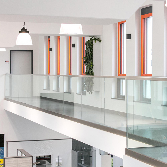 Mall Indoor Corridor Glass Railing Aluminum U Channel With Straight Glass