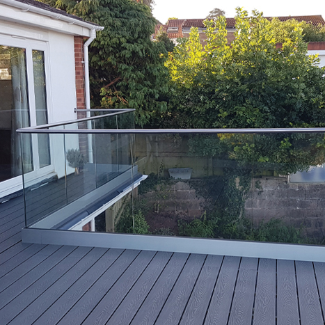 Residential Terrace Waterproof Glass Railing Aluminum U Channel With Straight Glass