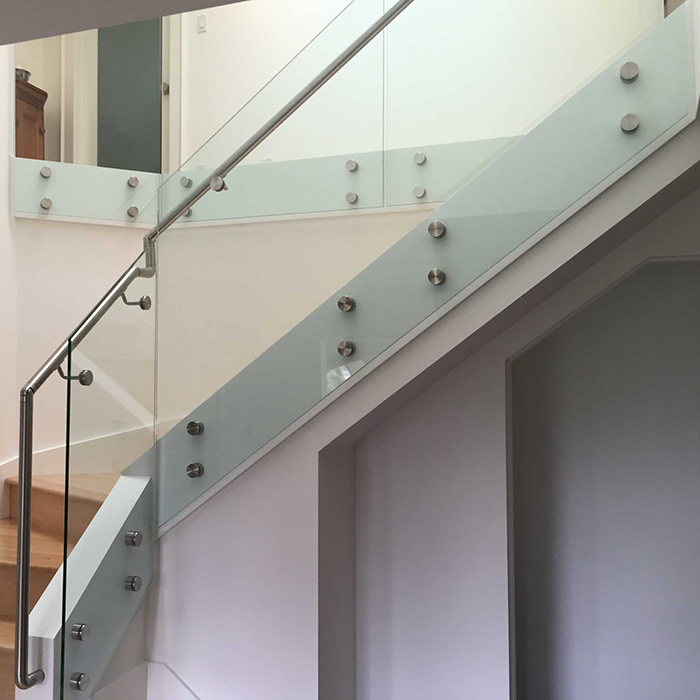 Residential L-Shaped Straight Ladder Patch Fitting Glass Railing Use Tempered Glass