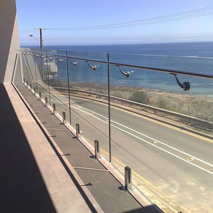 Outdoor Corridors Spigot Glass Railing Use Tempered Glass
