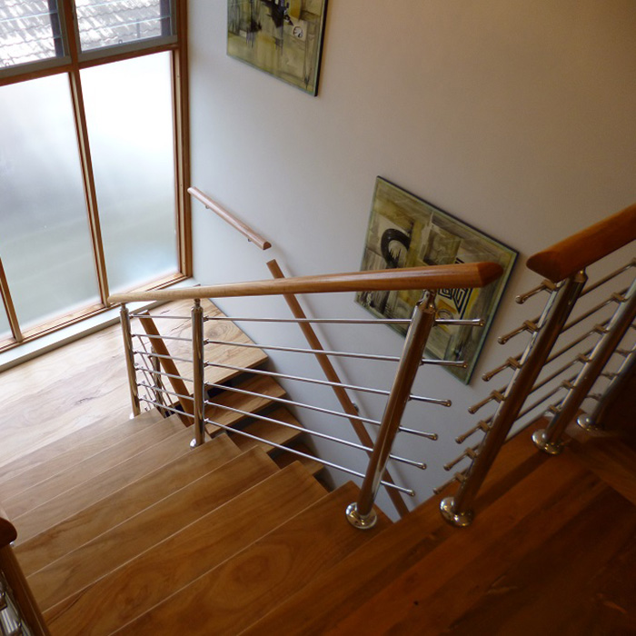 Residence Indoor Staircase Solid Rod Railing Use Wood Handrail